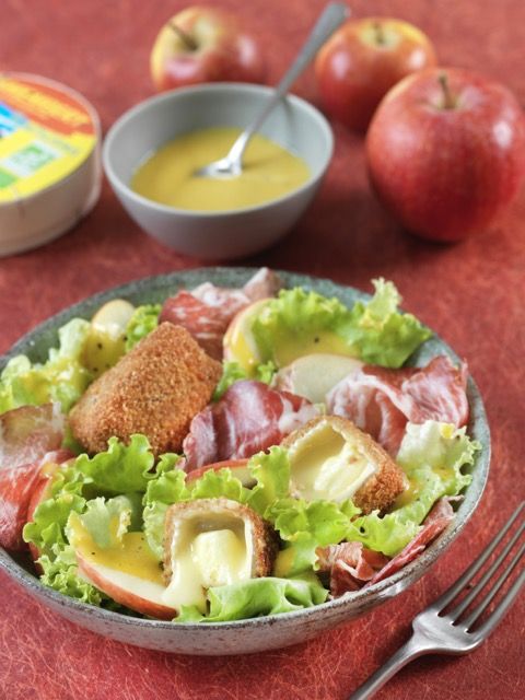 Salade de camembert pané, pommes et coppa di parma Salade de camembert pané, pommes et coppa di parma