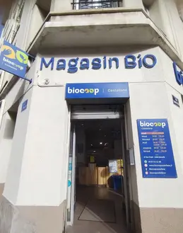 40-biocoop-marseille-castellane-magasin-bio-entree-devanture.webp